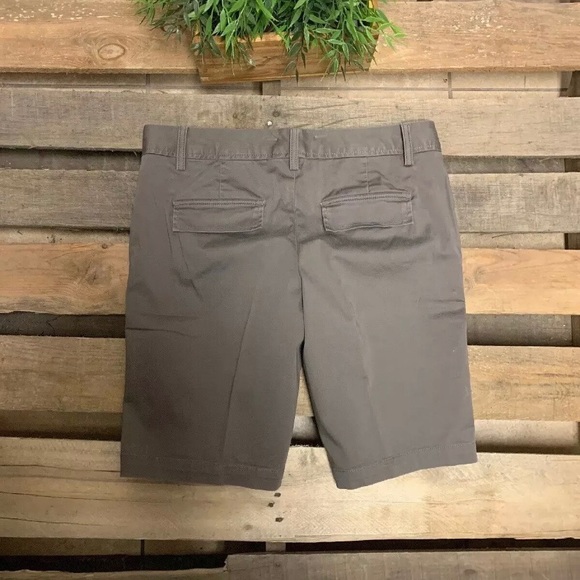 Banana Republic Woman’s Stretch Bermuda Shorts - Picture 8 of 9